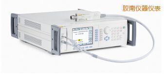 �z��Low Phase Noise Reference Source